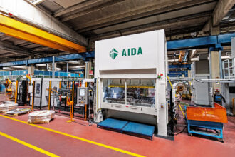 AIDA è stata la prima azienda al mondo a sviluppare e commercializzare servo presse a trasmissione diretta (DSF® - Direct Servo Former)