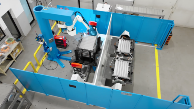 P20V1000 di Tiesse Robot utilizza un robot industriale Kawasaki Robotics RA006L.