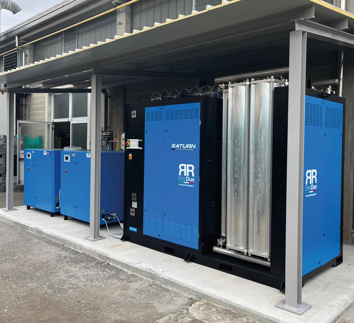 I crescenti costi per l’approvvigionamento dell’azoto spingono sempre più aziende a valutare la produzione on-site di azoto da impiegare nei processi di taglio laser. Grazie al forte know how in questo campo, ErreDue propone soluzioni di generatori di gas tecnici in grado di garantire azoto ultrapuro di qualità con sistemi semplici e ad elevata efficienza energetica.
