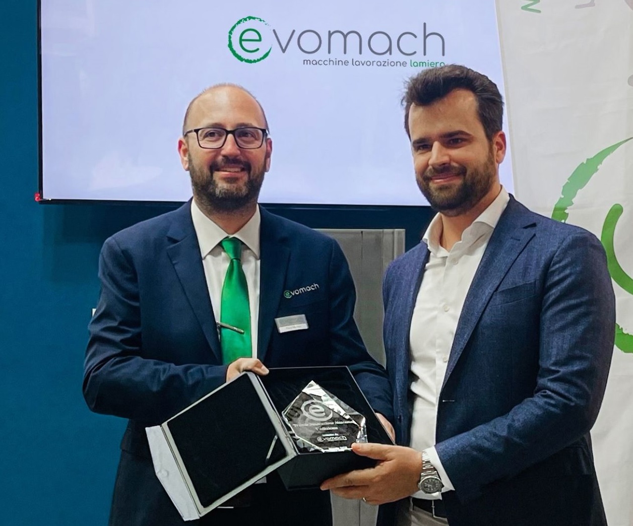 La fiera LAMIERA ha manifestato particolare apprezzamento per l'iniziativa promossa da Evomach: il "Premio Innovazione Nascosta", concepito per valorizzare e portare alla luce le soluzioni più innovative presenti in fiera ma non sempre adeguatamente visibili ai visitatori. Il premio di questa edizione è stato assegnato a Gasparini Industries per il suo rivoluzionario sistema Bend.AI.