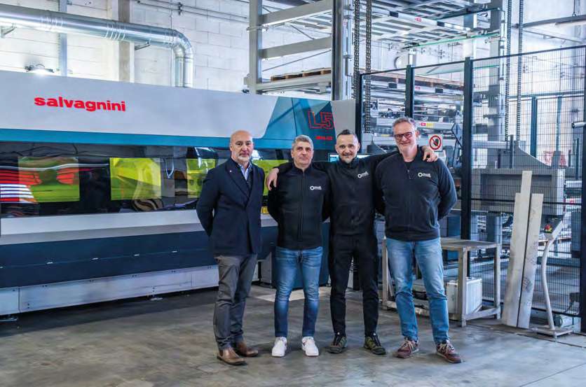 Da sinistra Antonio Bertolli, agente Salvagnini, insieme a Guido Meroni, Massimo Celli e Fabrizio Bergamaschi, titolari di OMALL.