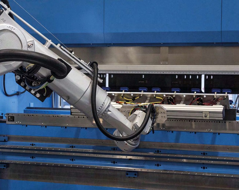 L’acquisizione dello specialista in robotica e partner consolidato Sistec AM porta l’integrazione delle soluzioni Prima Power a un livello superiore.