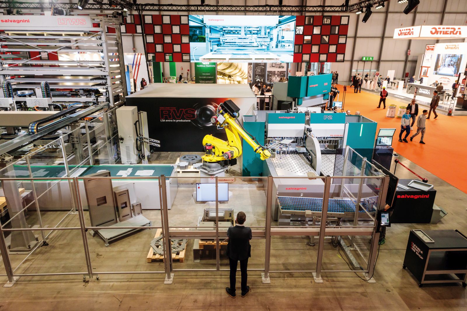 la nuova generazione G4: il nuovo laser L3.G4 insieme a B3 e P-Robot ha dato vita al Flexible Smart Job Shop – FSJ