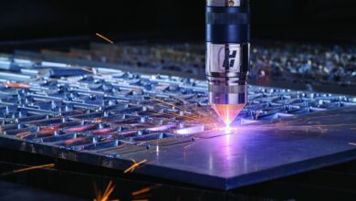 Taglio laser o plasma? E quando invece scegliere l’ossitaglio o il waterjet? Ciascuna di queste tecnologie ha caratteristiche e vantaggi che meglio si adattano a specifiche applicazioni ed esigenze. Uno studio condotto da Hypertherm Associates permette un confronto approfondito e a 360° di queste tecnologie