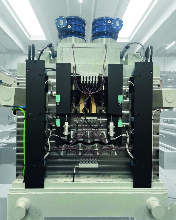 L’efficienza del raddrizzatore Iron è garantita da un sistema di lubrificazione centralizzato e temporizzato.