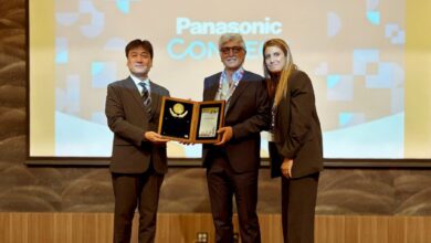 Robotec- Italargon, che da anni distribuisce le tecnologie Panasonic Connect per la saldatura robotizzata, ha ricevuto a Kobe il premio Sho-Yo-Kai 2025 come migliori distributori a livello mondiale. "Grandissima emozione - scrive Roboteco-Italargon sul proprio profilo Linkedin nel dare la notizia - è un riconoscimento che dà valore ad anni di dedizione e passione". Nella foto Sandro Santamaria e Anna Salvetti di Roboteco-Italargon ricevono il premio Sho-Yo-Kai dalle mani di Takashi Otsuka, Associate Vice President Panasonic Connect e Managing Director Welding Process Business Division.