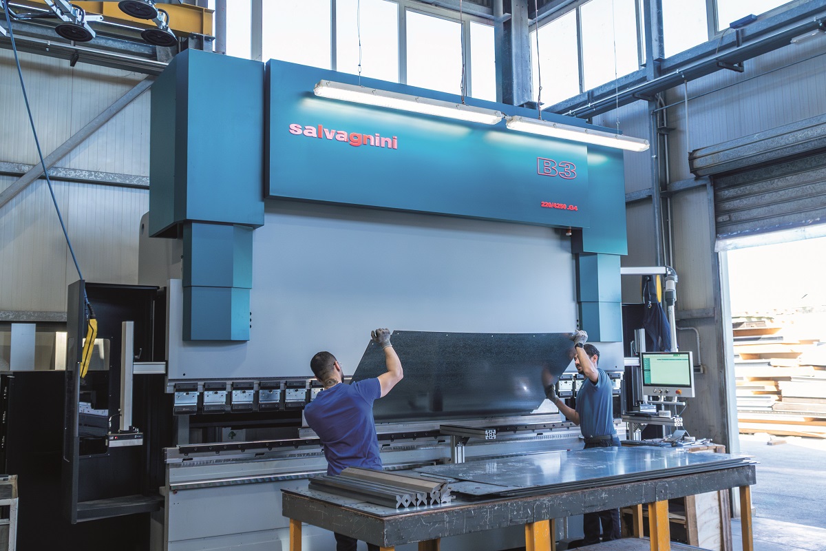 Tecnofreddo ha investito in una pressa piegatrice Salvagnini B3 per innovare il proprio reparto produttivo.