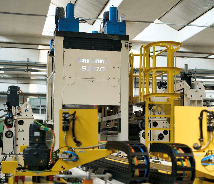Saronni ha realizzato due linee gemelle di alimentazione da coils, per un importante Tier 1 tedesco nel settore automotive