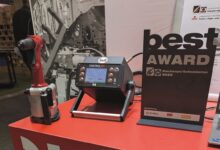 Il sistema CONTROLRIV Gen3 di Rivit insieme al premio "Best Award 2025" ricevuto a Blechexpo.