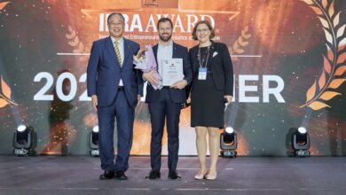 Da sinistra a destra: Takayuki Ito, Presidente IFR; Ryan Gariepy, Rockwell Automation; Susanne Bieller, Segretario Generale IFR. (copyright: KAR)