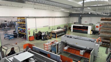 Nella sua sede a Pomezia (Roma), M.P. Metal Proget impiega diverse macchine per la lavorazione della lamiera Ermaksan fornite da COMAF, tra cui una macchina di taglio laser fibra Thunder da 3 kW.