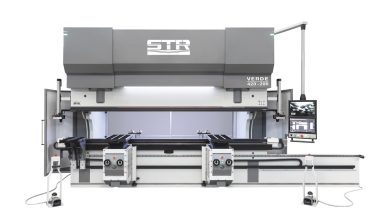 La pressa piegatrice elettrica VERDE 420-200 di STR Srl con 4.200 mm di lunghezza e 200 t di potenza.