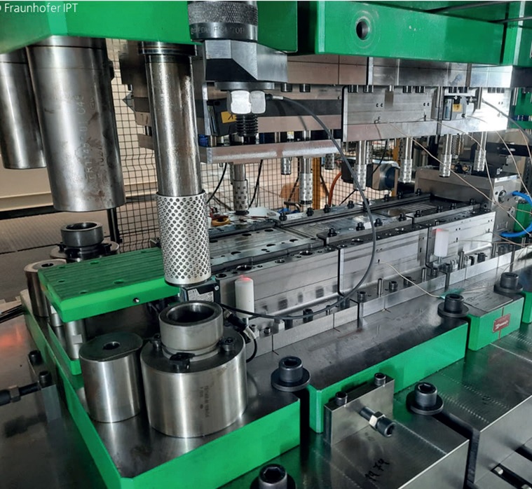 Figura 4: Stampo progressivo per la formatura di piastre bipolari sulla AIDA BEX 16000 a Pavone Mella (BS).