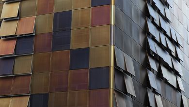 Le lamiere forate sono prodotti in acciaio sulla cui superficie è presente un insieme di fori uguali fra di loro. (Geox Breathing Building. Immagine studio Dante O. Benini & Partners Architects)