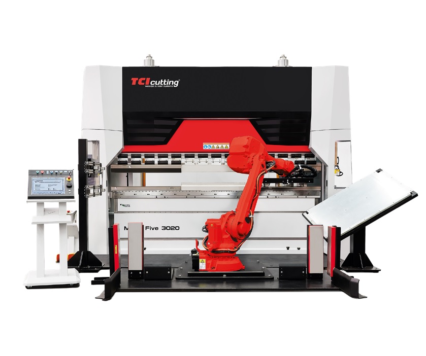 Piegatrice Mach Five® di TCI Cutting con cella robotizzata Automation Systems Bending Robot®.