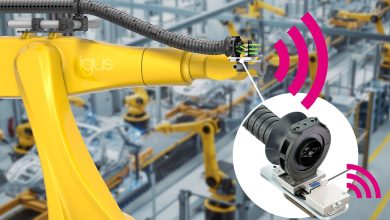 igus ha sviluppato il nuovo sensore smart plastics TR.P per il monitoraggio intelligente delle forze di trazione nei sistemi per catene portacavi triflex impiegate sui robot nel settore automotive. (Fonte: igus SE & Co. KG)