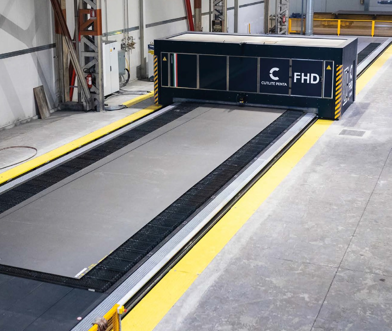 La macchina di taglio laser FHD può raggiungere potenze fino a 60 kW, e si presenta come alternativa al plasma e all’ossitaglio.