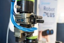 I sistemi di compensazione AGM di SCHUNK danno equilibrio al polso robotico.