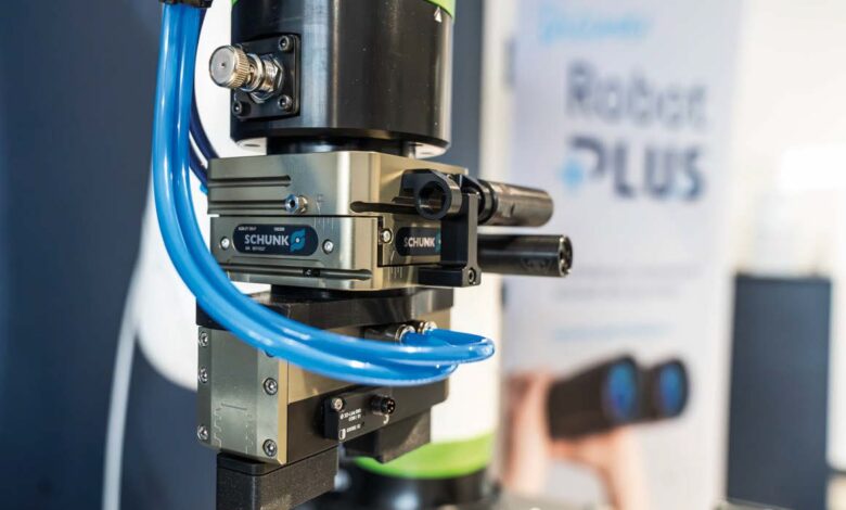 I sistemi di compensazione AGM di SCHUNK danno equilibrio al polso robotico.