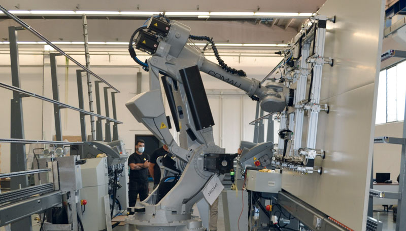 Bavelloni ha puntato su Pneumax per automatizzare una linea di molatrici rettilinee monolaterali per vetro piano.