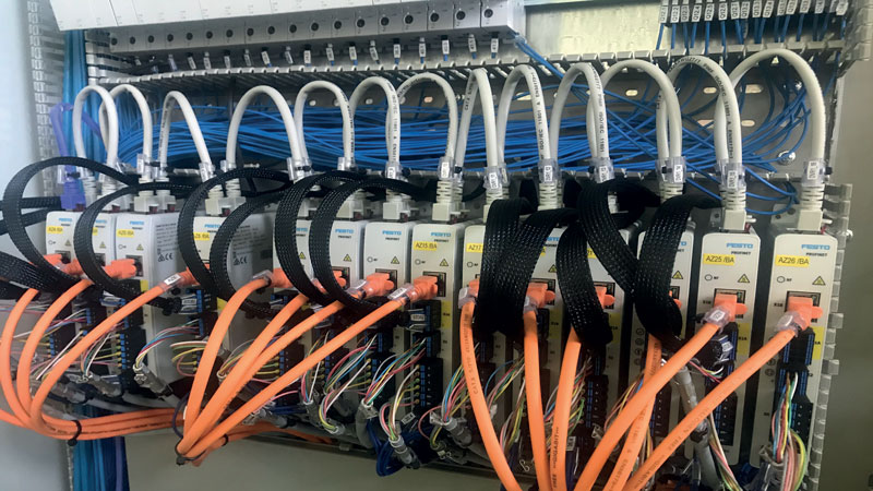 Controllori ultracompatti CMMT-ST Festo sono utilizzati per compiti con bassi requisiti di potenza.