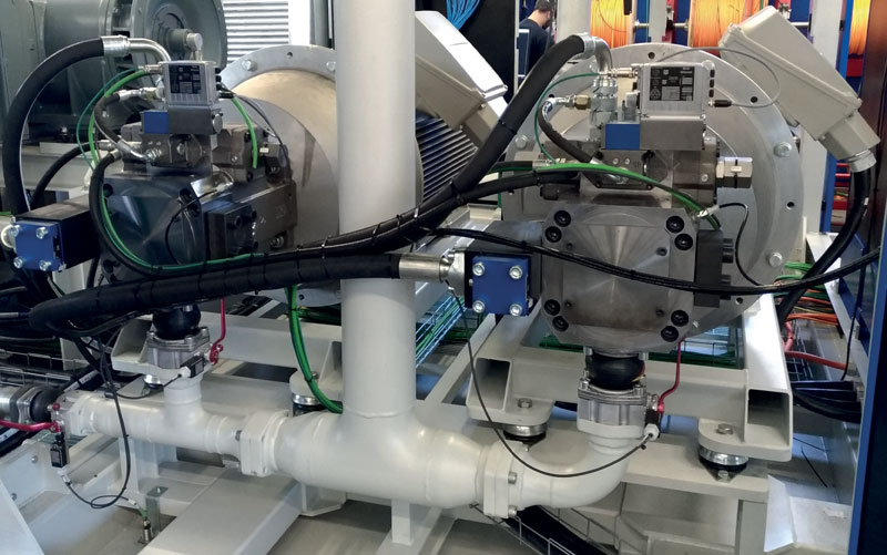 Gruppi di potenza completi: vista posteriore pompe A4VBO con in evidenza l’elettronica integrata nel regolatore.