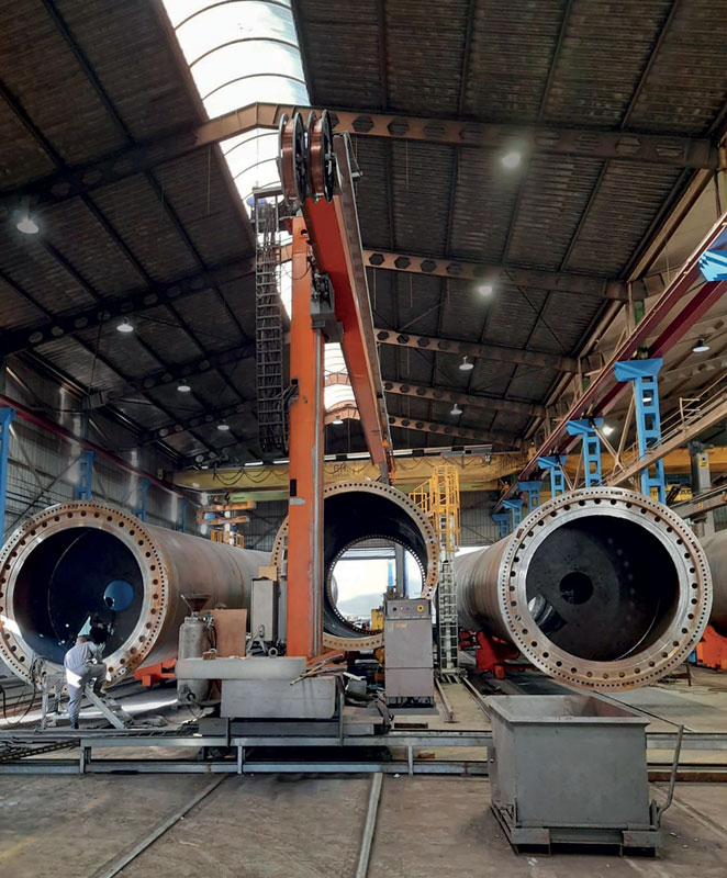Le colonne di saldatura circolari utilizzano le guide a rulli Serie RA di NSK per realizzare le torri delle turbine eoliche presso Talleres Ganomagoga.