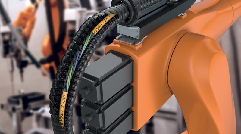 I nuovi cavi chainflex IO-Link sono stati appositamente progettati per l’utilizzo in torsione nei robot e per le massime sollecitazioni in catena portacavi.
