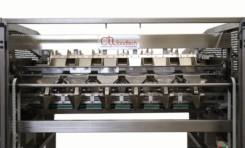 Grazie all’integrazione delle soluzioni di automazione di Mitsubishi Electric, CTI Foodtech realizza macchine innovative per la denocciolatura dei frutti.