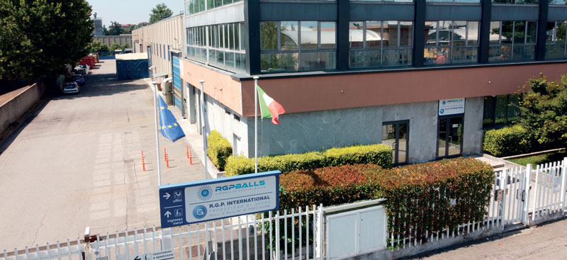 La sede centrale di Cinisello Balsamo occupa 70 addetti che operano su un’area di circa 10.000 m².
