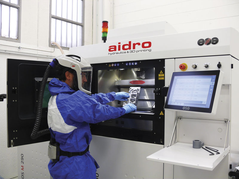 La produzione di un manifold con la macchina EOS M290 installata presso Aidro.