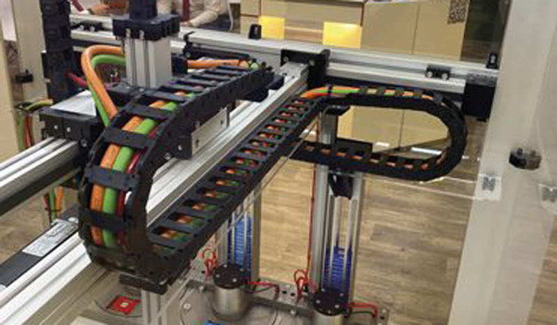 La demo interattiva della macchina automatica per la distribuzione di cioccolato esposta in fiera.