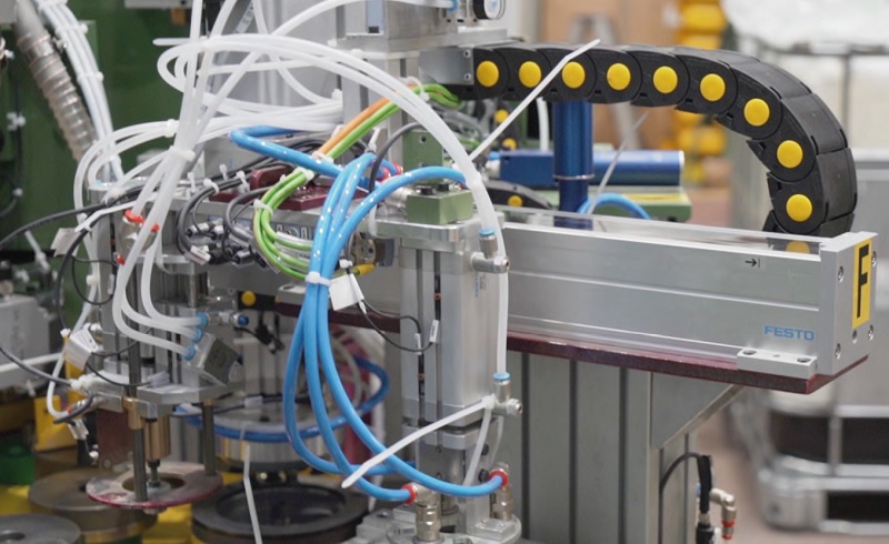 Assi elettrici nella produzione di abrasivi