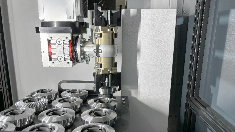 Perfettamente integrata nella produzione di ingranaggi conici di dimensioni ridotte