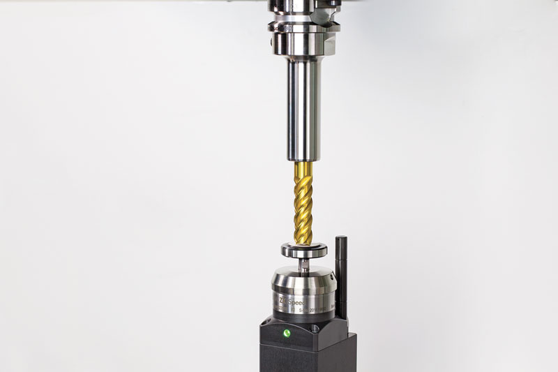 Blum ZX-Speed via cavo ha un design particolarmente compatto e robusto.