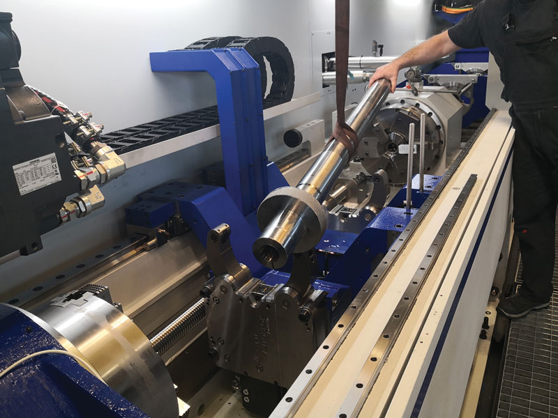 La macchina di foratura profonda MFTB 3000/110 EVO è espressamente sviluppata per superare le difficoltà nella foratura dei materiali aeronautici.