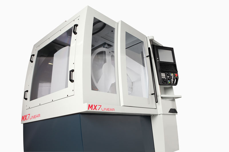 Visto il successo riscosso con il primo modello MX7 Linear, Schunk Präzisionswerkzeuge ha investito in un secondo modello - un’altra MX7 - di ANCA.