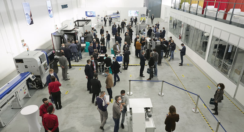 La cerimonia di inaugurazione del Customer Center Milano di Tornos ha visto la partecipazione di circa 150-200 addetti ai lavori.