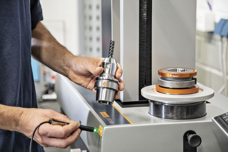I valori di misurazione vengono inviati dallo strumento di presetting al Tool Management di Hoffmann Group e memorizzati a livello centrale.