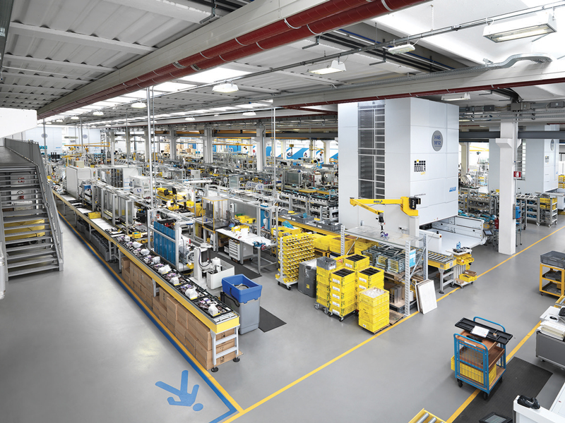 Le nuove tecnologie digitali hanno reso possibile una trasformazione che può aiutare le aziende a rendere tutti i processi aziendali più efficienti e anche il settore del manifatturiero tende a muoversi verso la creazione di fabbriche intelligenti.