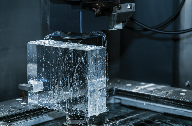 I robot e le macchine lavoranti con tecnologie non convenzionali (laser, plasma, waterjet, additive manufacturing) presentano un’età media pari a 12 anni e 5 mesi.