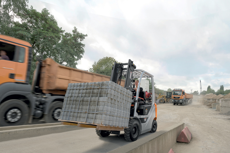 In caso di movimentazione e stoccaggio di colli all’aperto, Still propone i carrelli RCD e RCG.