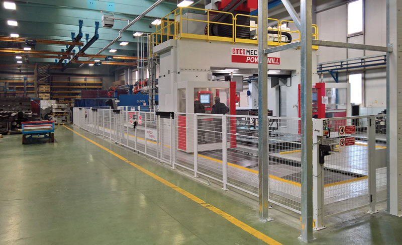 Powermill è una fresatrice a gantry basso, caratterizzata da elevata rigidità, precisione e dinamica di movimento.
