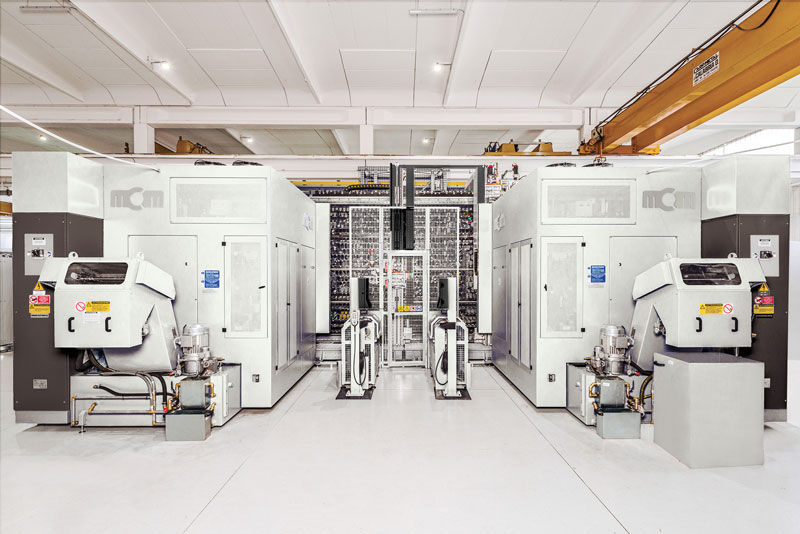 Vista del magazzino utensili Mirror condiviso tra 2 centri di lavoro Clock EVO con capacità di 695 utensili.