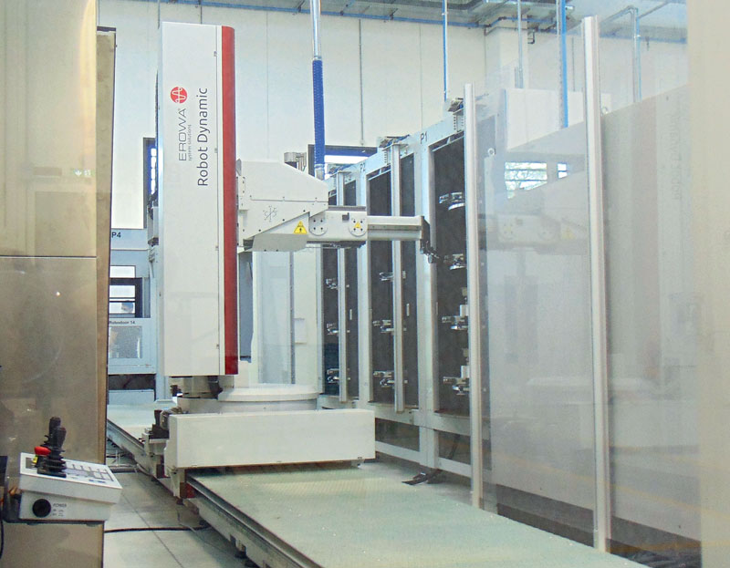 In Poggipolini è stato installato un Robot Dynamic ERD250 XTL di Erowa, che con la sua lunghezza operativa sull’asse X e con la sua portata fino a 250 kg è in grado di gestire con facilità i tre centri di lavorazione a cinque assi Makino DA300 operanti in officina.