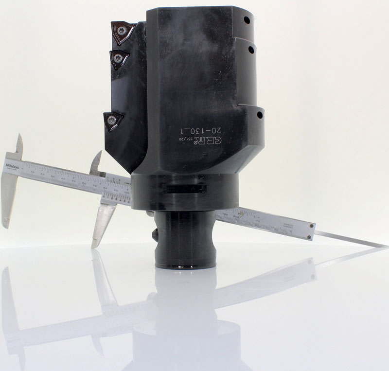 Allargatore gradinato ad inserti (6, disposti su 2 denti) con attacco ABS80 e lubro interna per lavorazione su GGG40 di fori con diametro 107 - 109,50 – 120 mm.