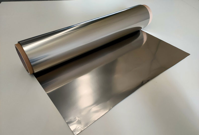 Inox Foil è un sottile foglio di acciaio inox AISI 321 che avvolge gli stampi come un foglio di carta e li protegge da ogni tipo di contaminazione.