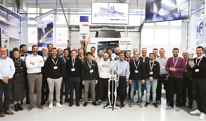 In occasione del Medical Day 2022, venti aziende clienti sono giunte dalla Spagna per osservare da vicino le prestazioni degli utensili di Mikron Tool e per informarsi sulle strategie di produzione messe a punto per il settore medicale.