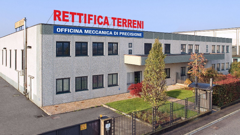 Vista dello stabilimento di Rettifica Terreni, azienda di Cappella Cantone in provincia di Cremona.