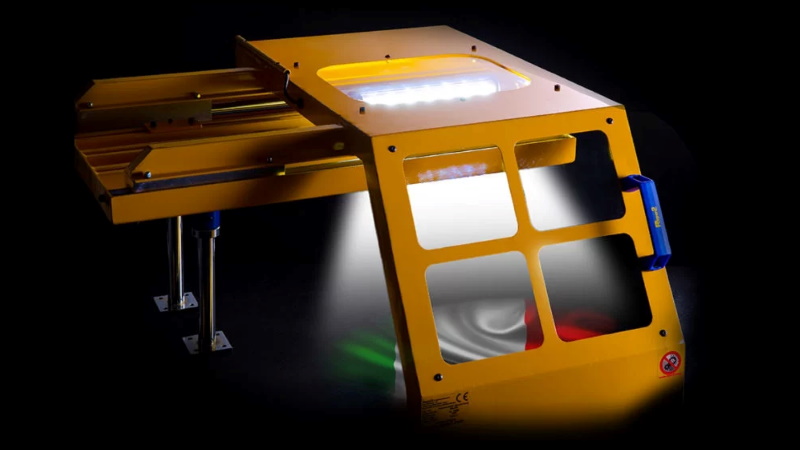 Protezioni per torni integrabili con un sistema di illuminazione
